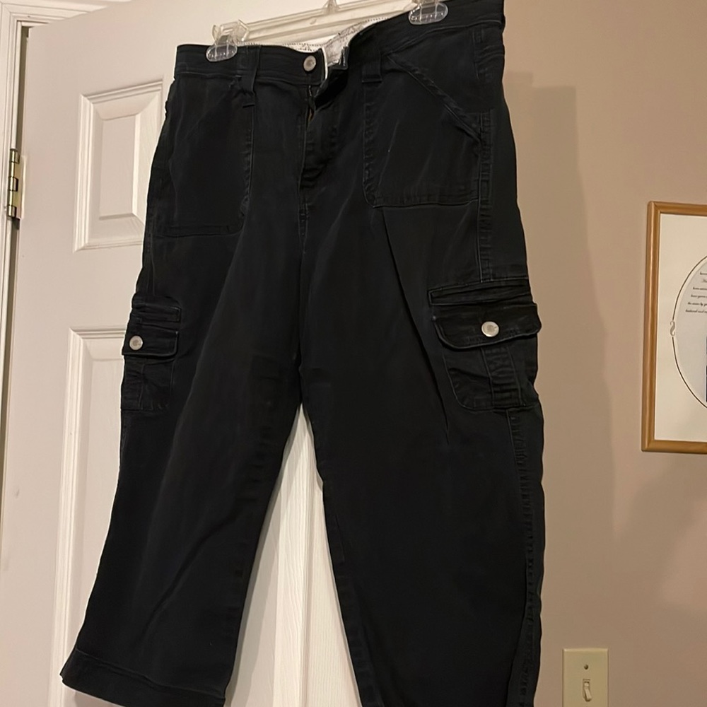Womens Lee black cargo capris sz 10